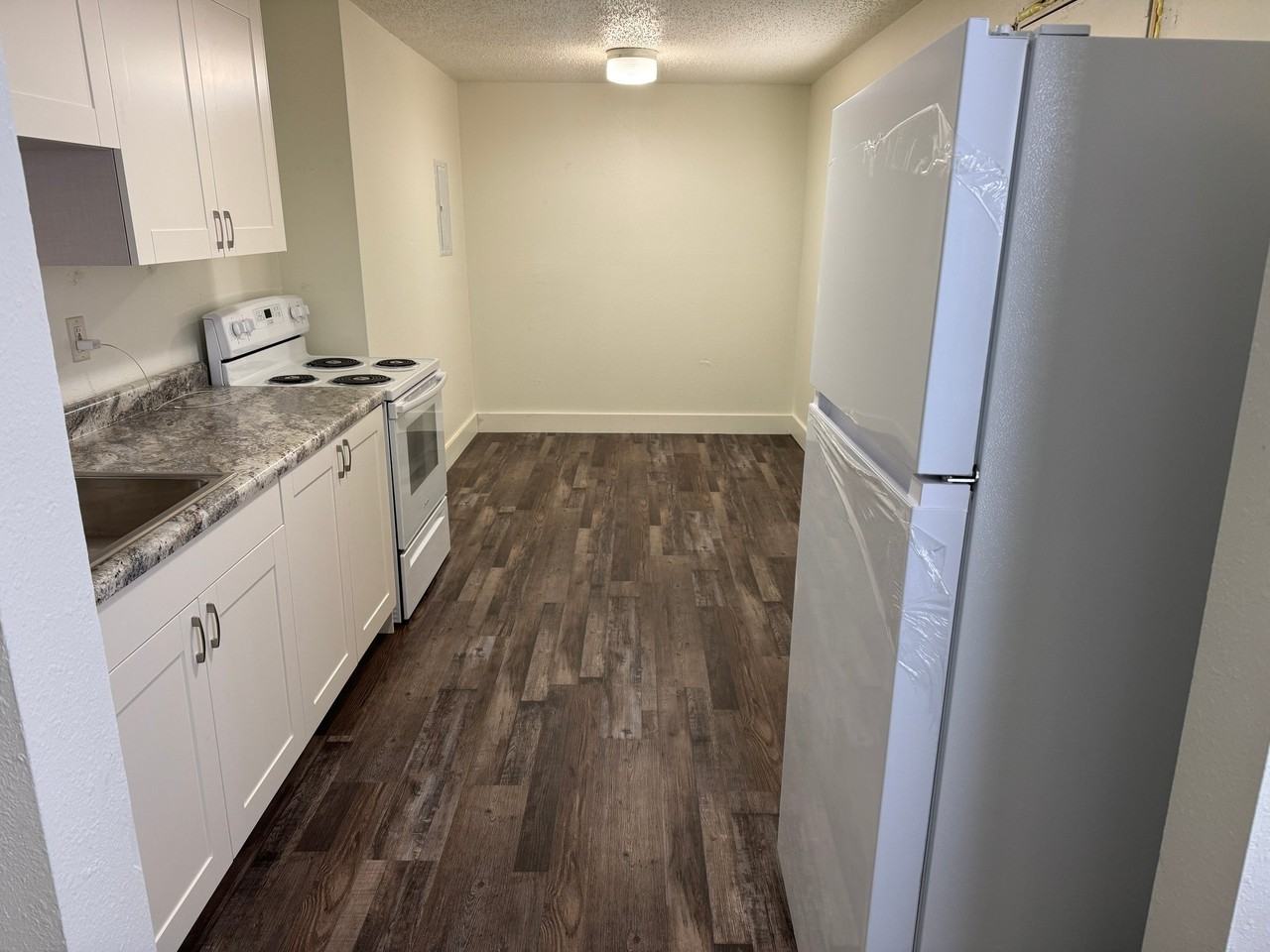 861 Vine St - Photo 3 of 15