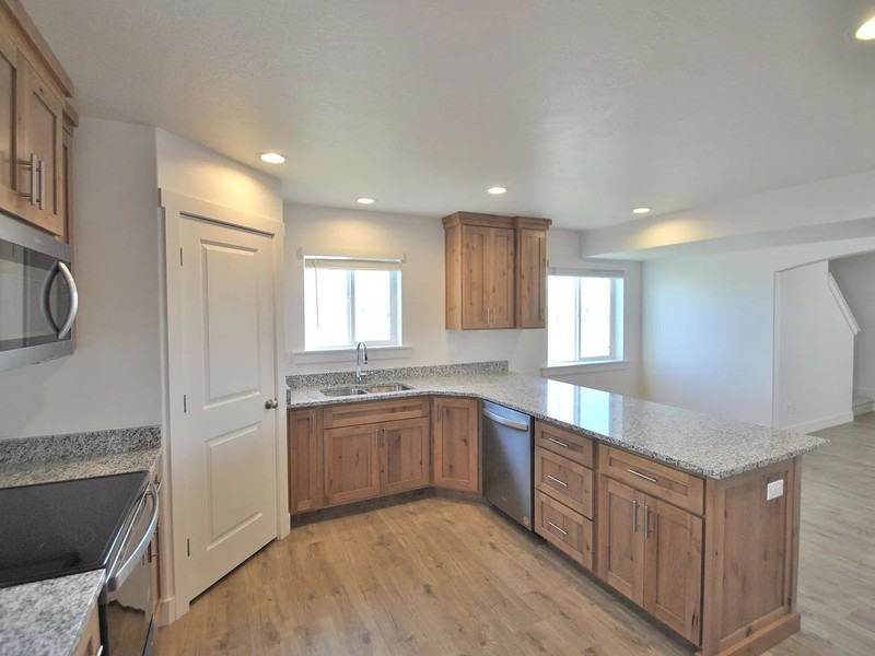 2333 Nw - Photo 2 of 12
