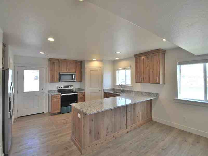 2333 Nw - Photo 3 of 12