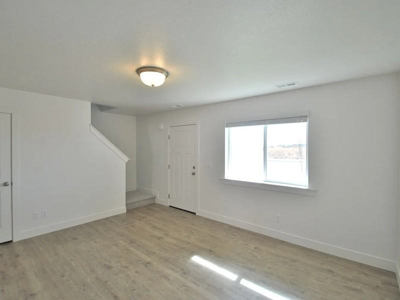 2333 Nw - Photo 4 of 12