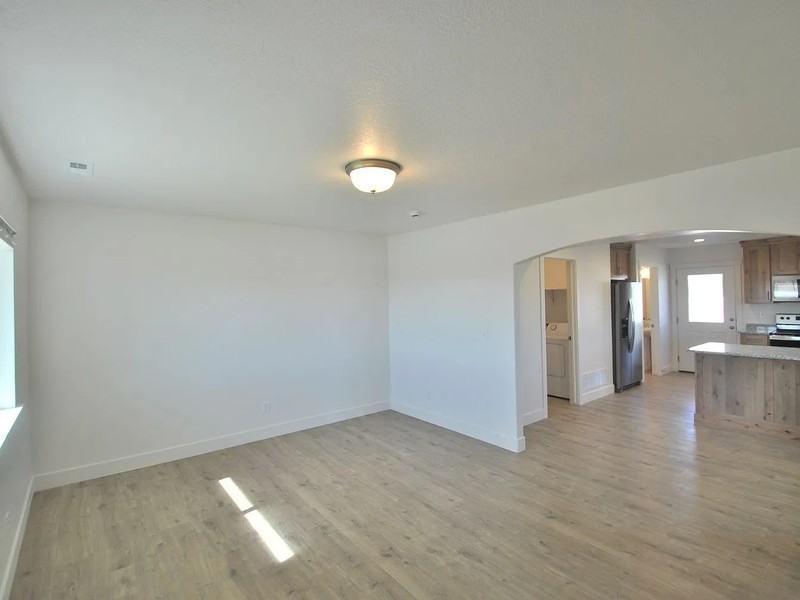 2333 Nw - Photo 5 of 12