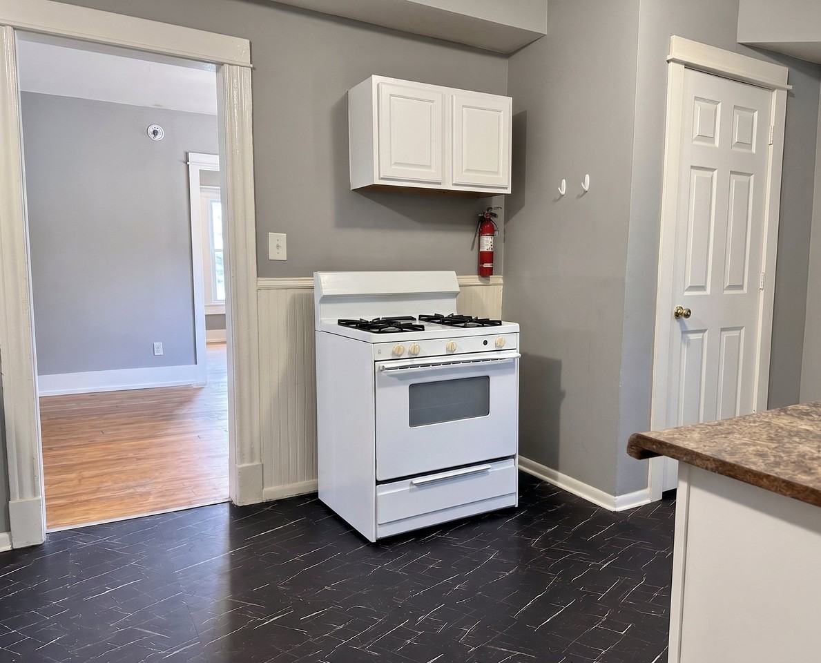 568 Farrington St #1 - Photo 4 of 34