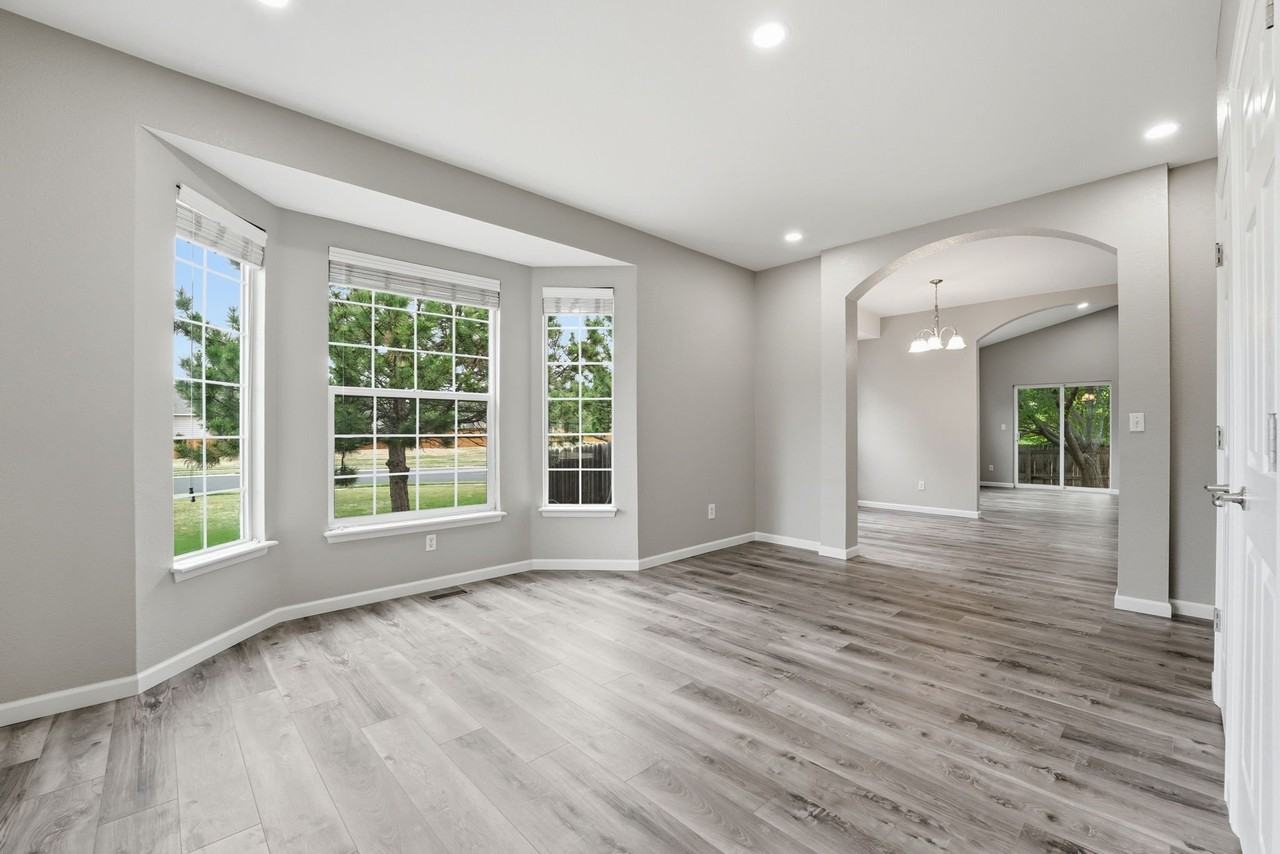 10464 Ursula St - Photo 2 of 16