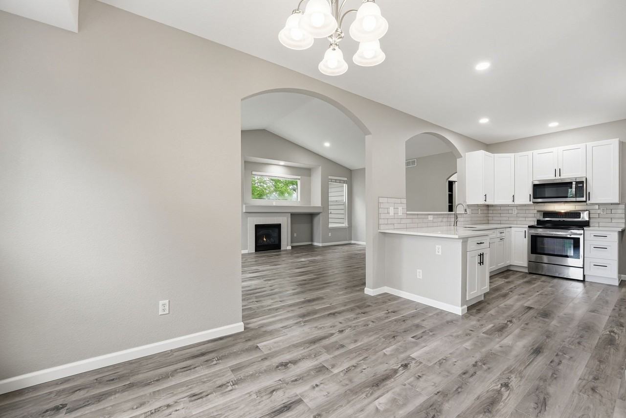10464 Ursula St - Photo 4 of 16