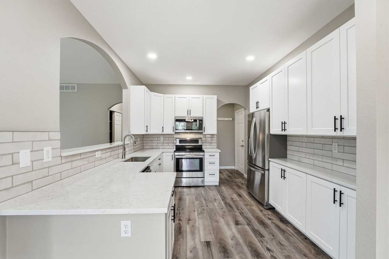 10464 Ursula St - Photo 6 of 16