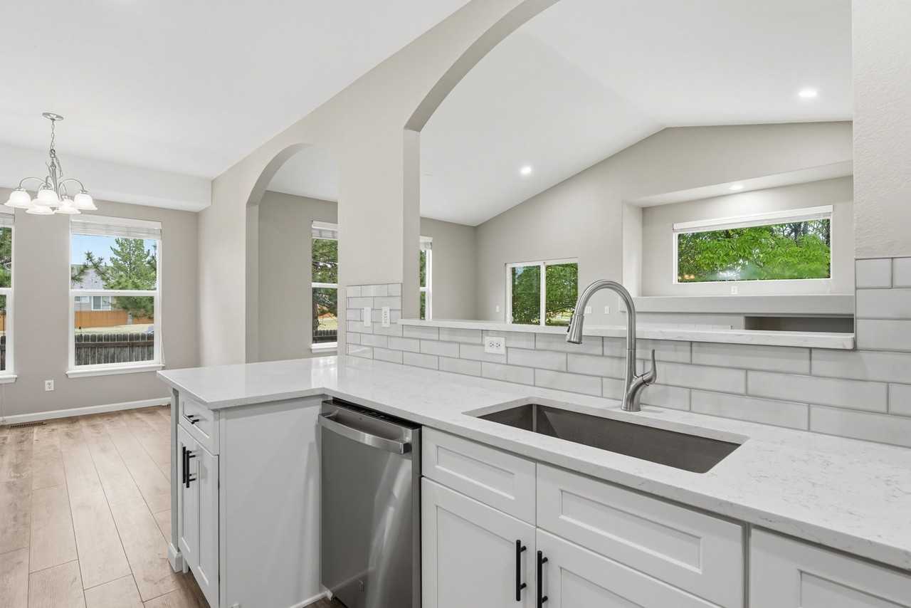 10464 Ursula St - Photo 7 of 16
