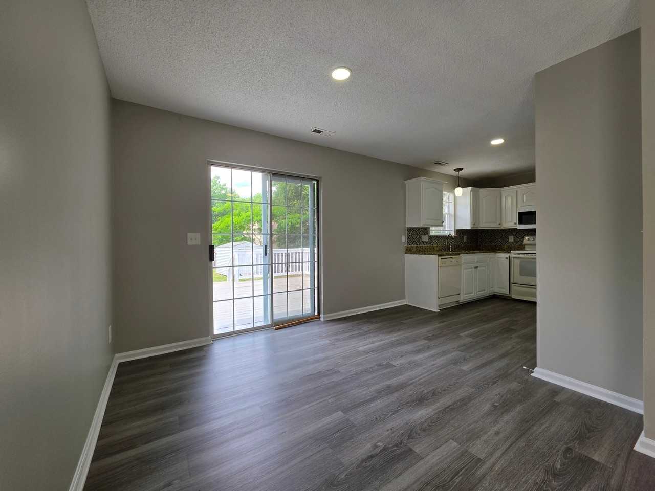 3 Lawrence Ward Ct - Photo 7 of 32