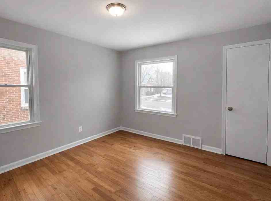 19700 Newton Ave - Photo 3 of 13