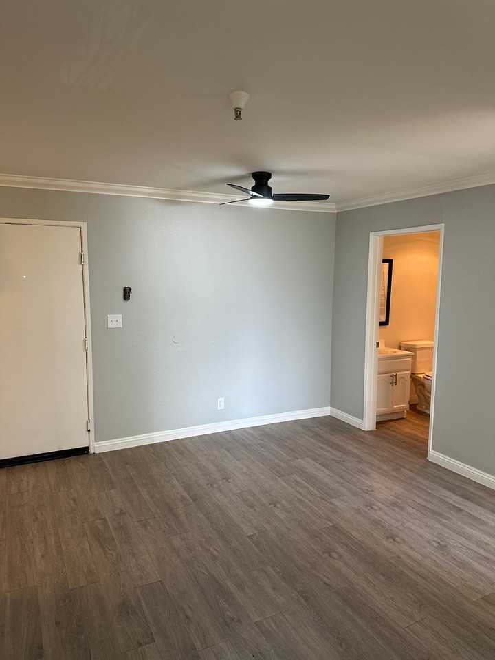 5811 Tujunga Ave #415 - Photo 4 of 5