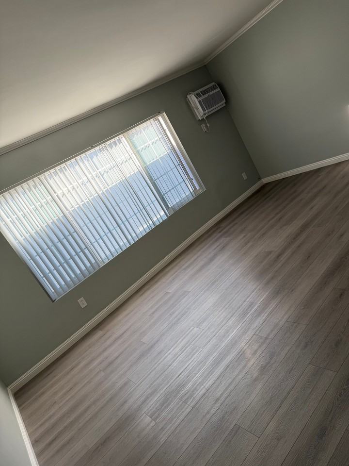 6932 Woodley Ave #4 - Photo 2 of 4