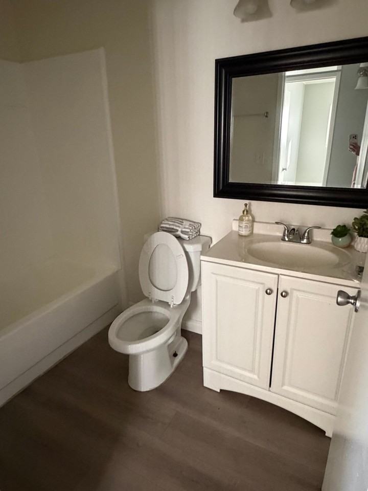 6932 Woodley Ave #4 - Photo 3 of 4