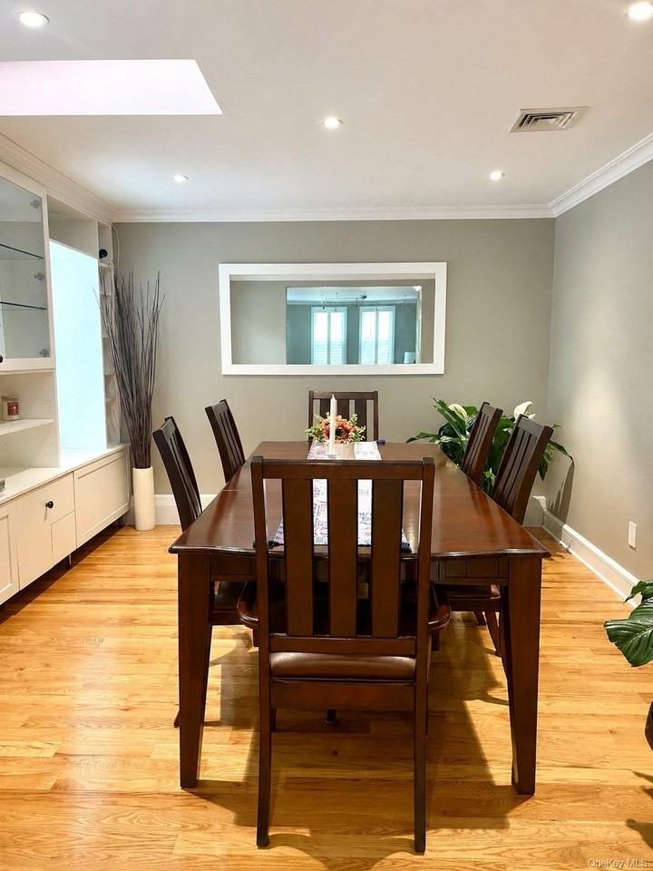 8811 179th Pl - Photo 4 of 4