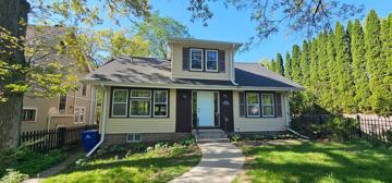 featured image of 2342 Bourne Ave