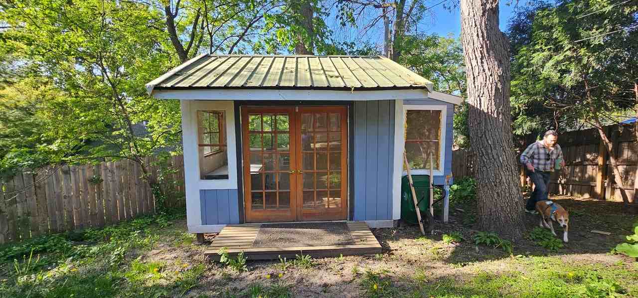 2342 Bourne Ave - Photo 2 of 18