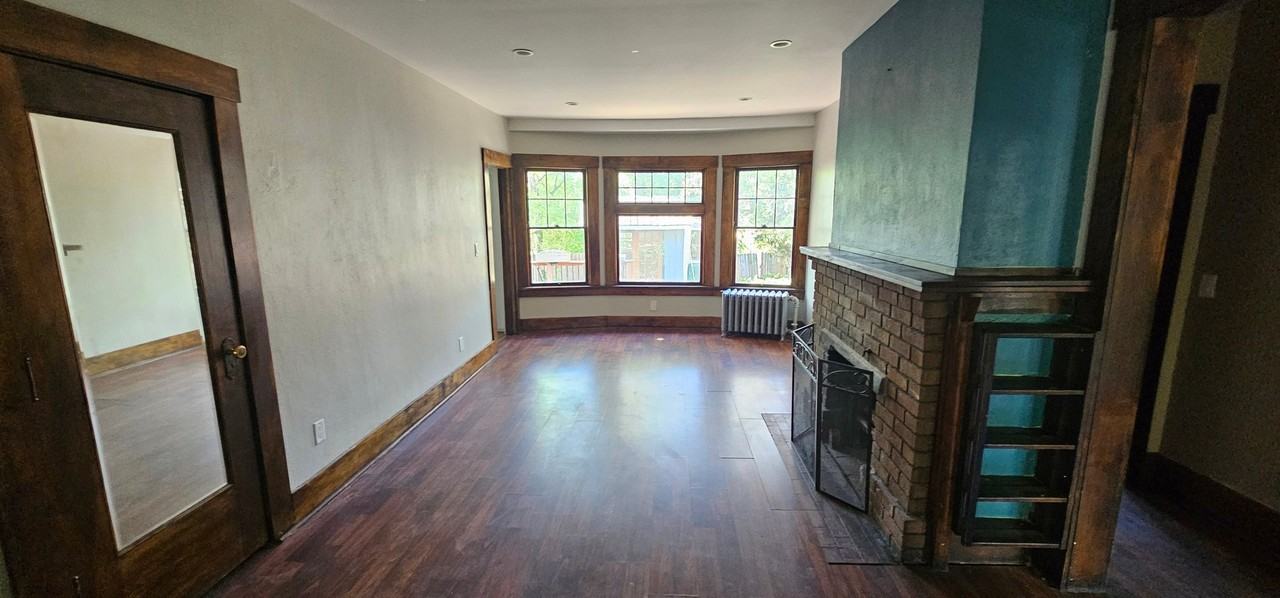 2342 Bourne Ave - Photo 3 of 18