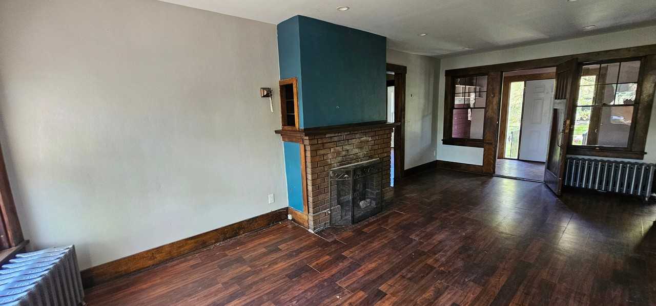2342 Bourne Ave - Photo 4 of 18