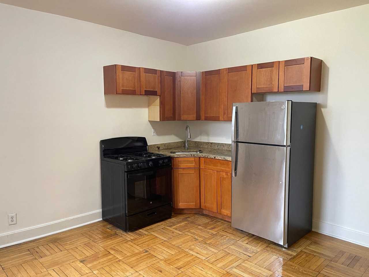 142 W 238th St #23 - Photo 3 of 14