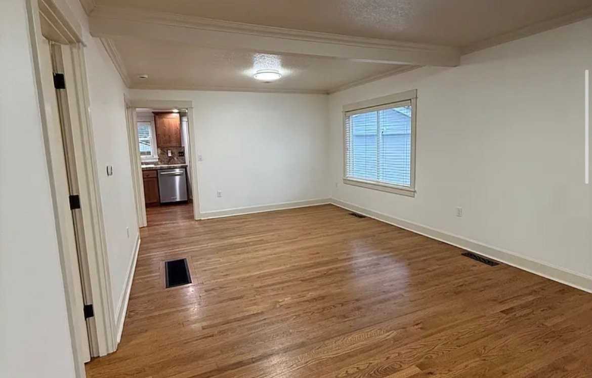 7427 Se 66th Ave - Photo 2 of 12