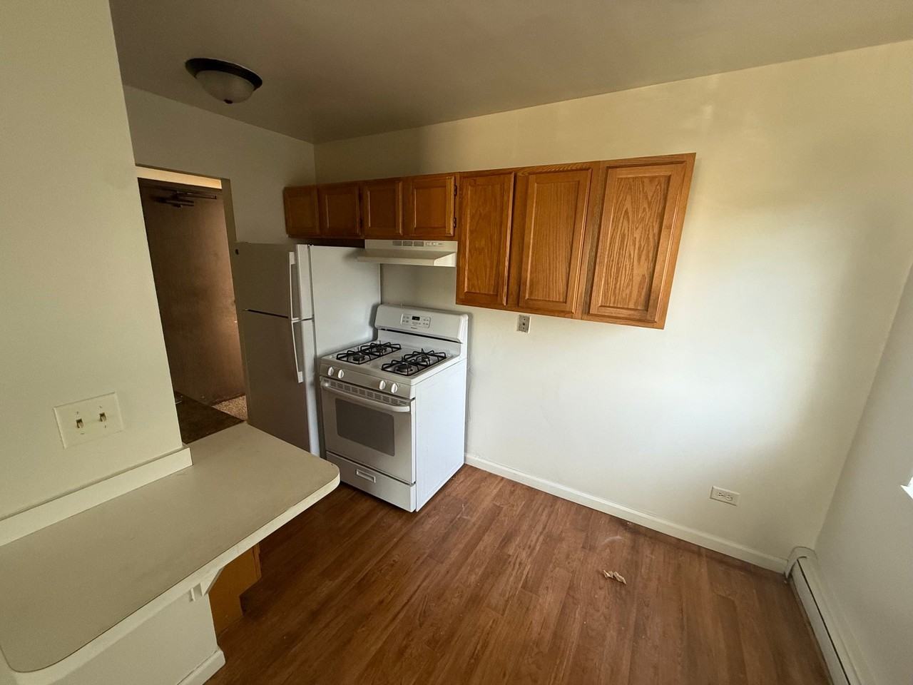 301 Hawthorne Cir #6 - Photo 3 of 5