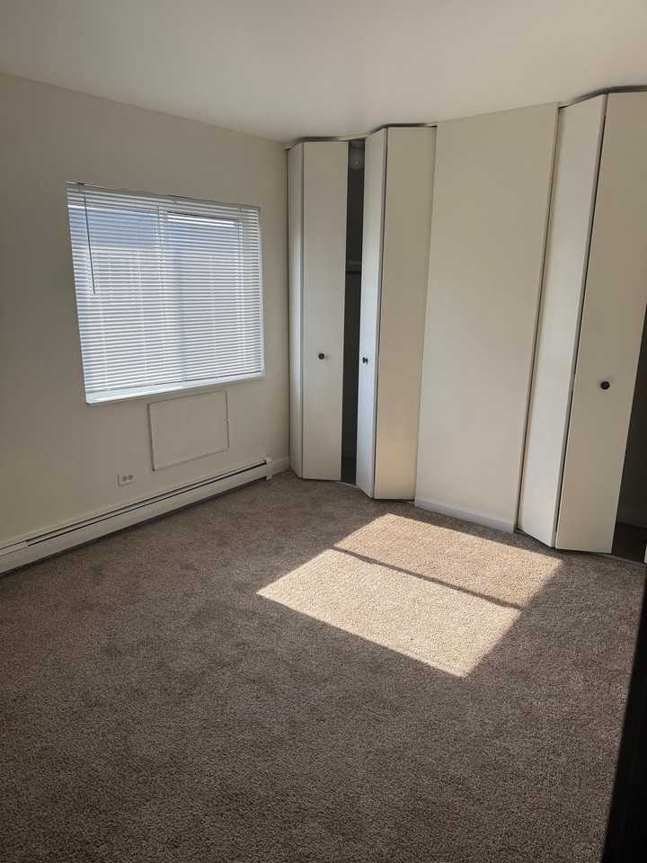301 Hawthorne Cir #6 - Photo 5 of 5