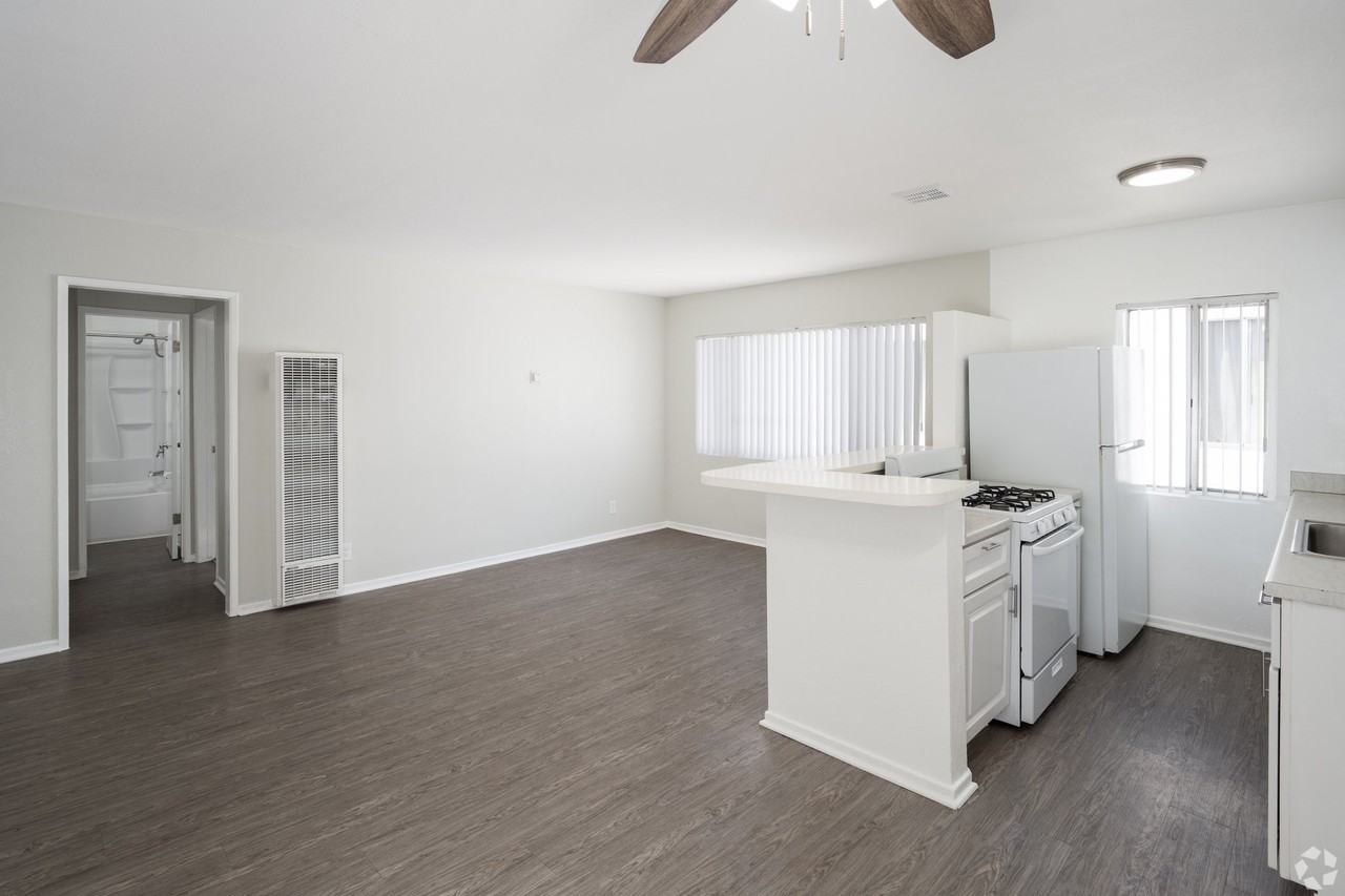 4733 S Slauson Ave #8 - Photo 4 of 8