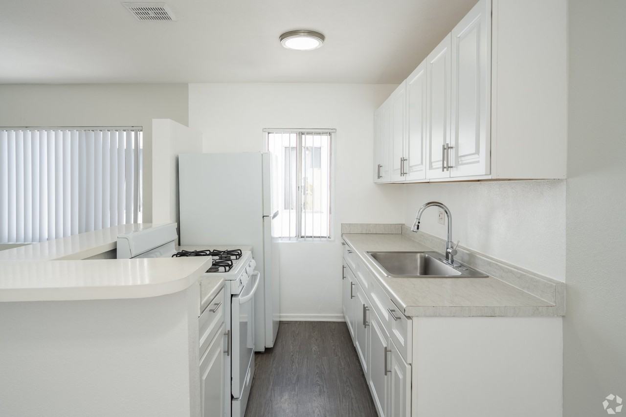 4733 S Slauson Ave #8 - Photo 5 of 8