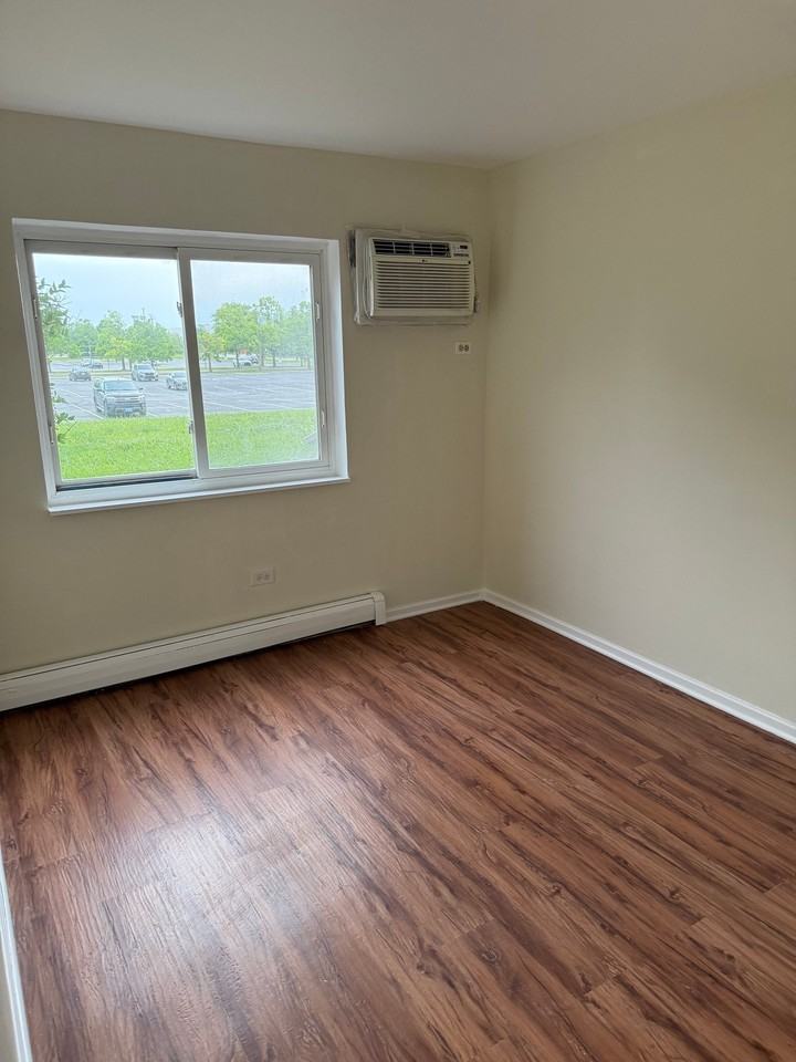 327 Hawthorne Cir #4 - Photo 2 of 5