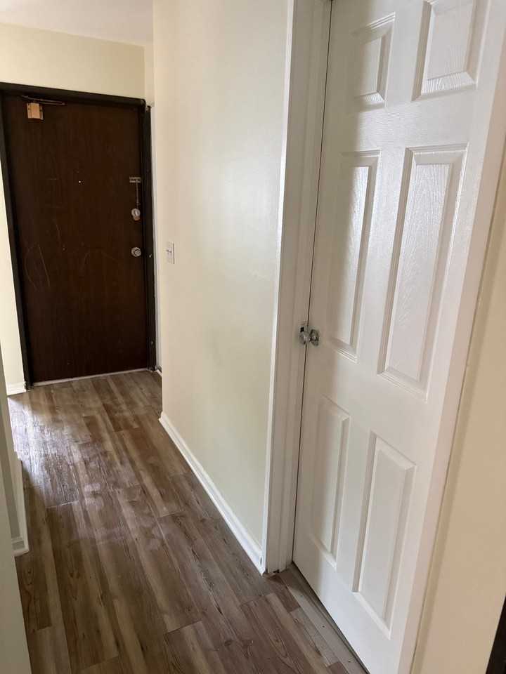 327 Hawthorne Cir #4 - Photo 3 of 5