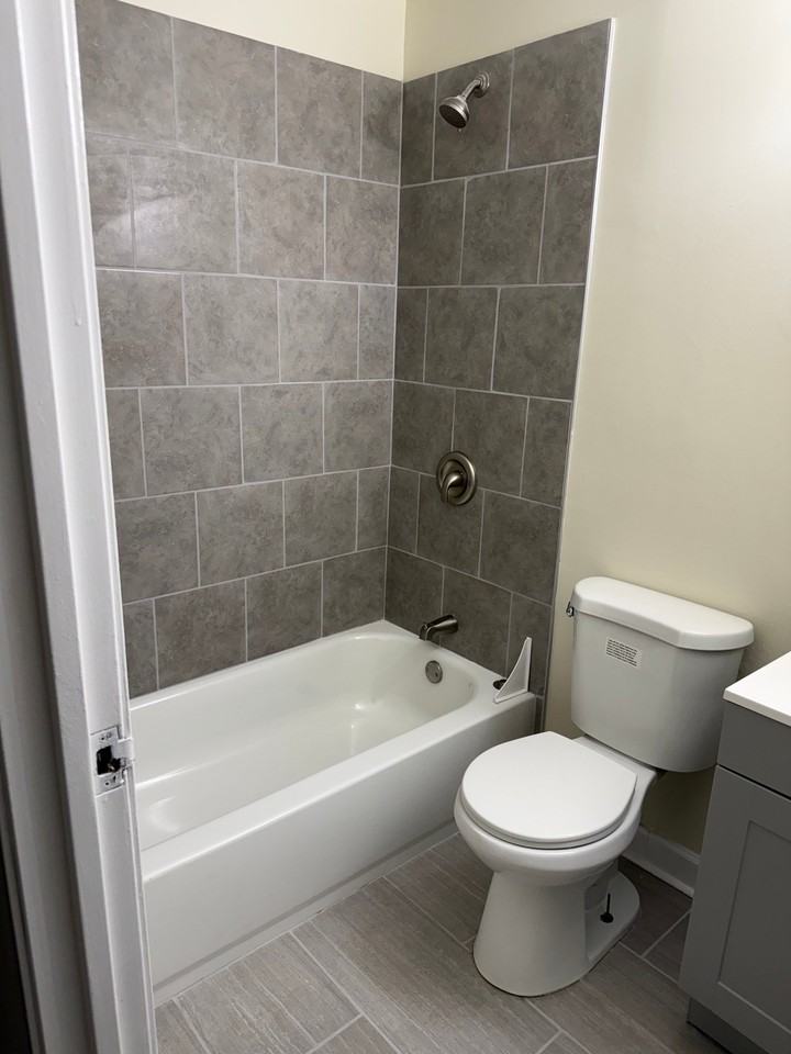 327 Hawthorne Cir #4 - Photo 4 of 5