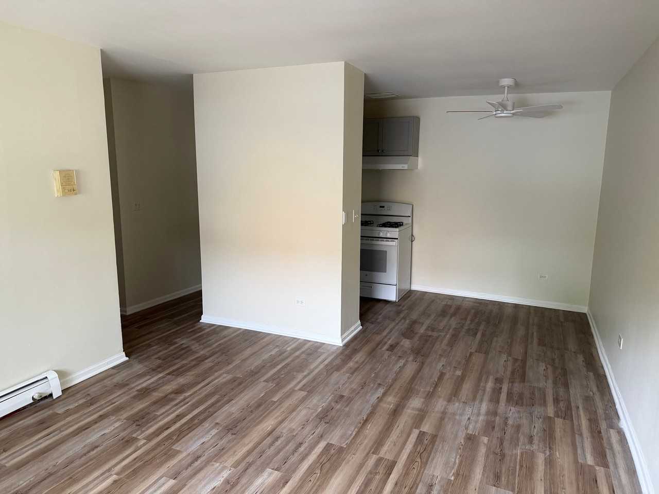 327 Hawthorne Cir #4 - Photo 5 of 5