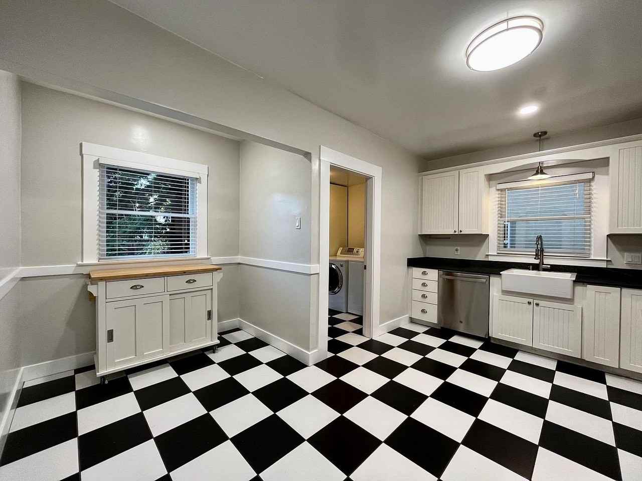 3249 D St - Photo 4 of 11