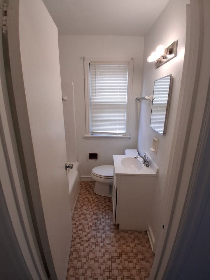 2605 W Victory Ln - Photo 5 of 6