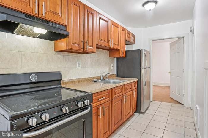 1522 N Frazier St - Photo 4 of 20