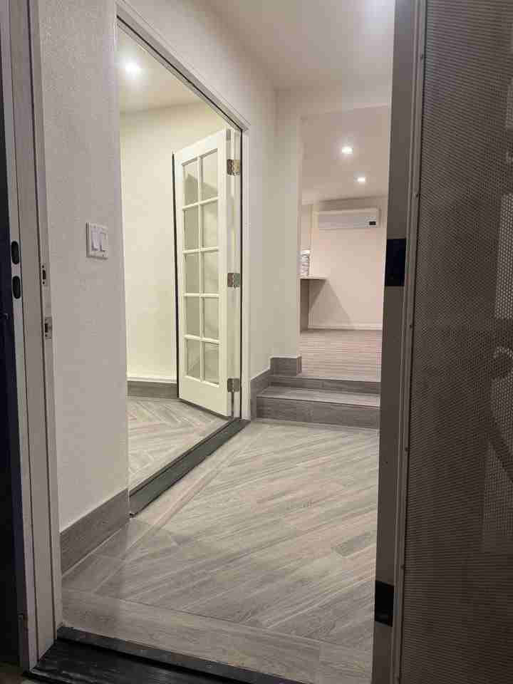 224 S Valley Center Ave - Photo 2 of 6