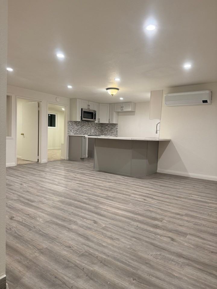 224 S Valley Center Ave - Photo 4 of 6