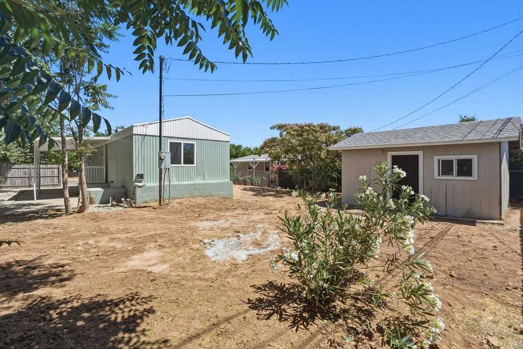 19179 Monterey St - Photo 3 of 18