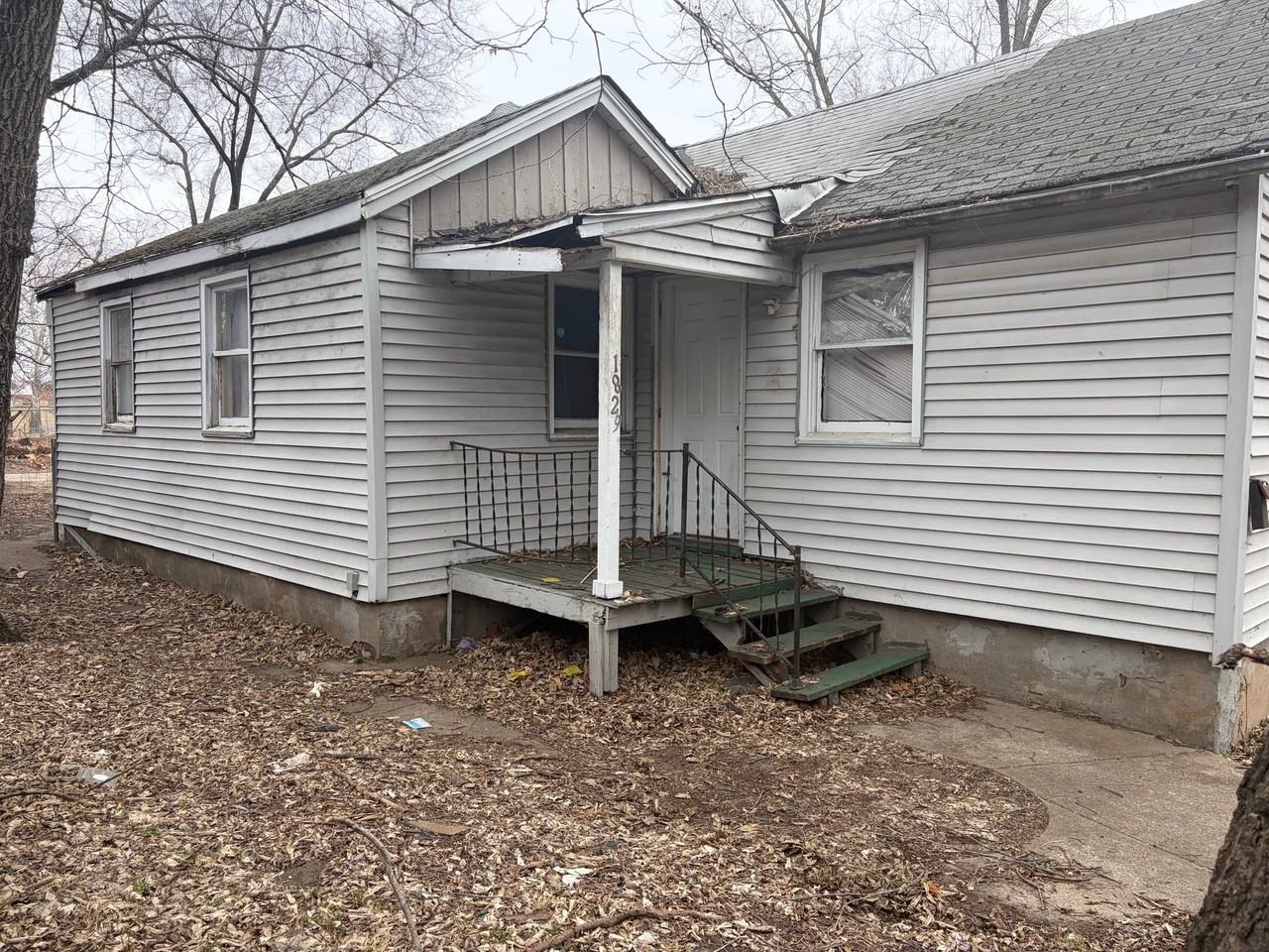 1829 S Stanley St - Photo 3 of 15