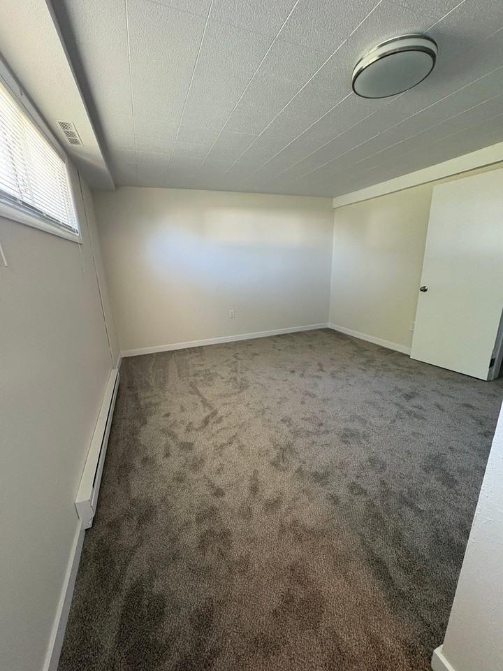 555 4th Ave E #2 - Photo 7 of 9