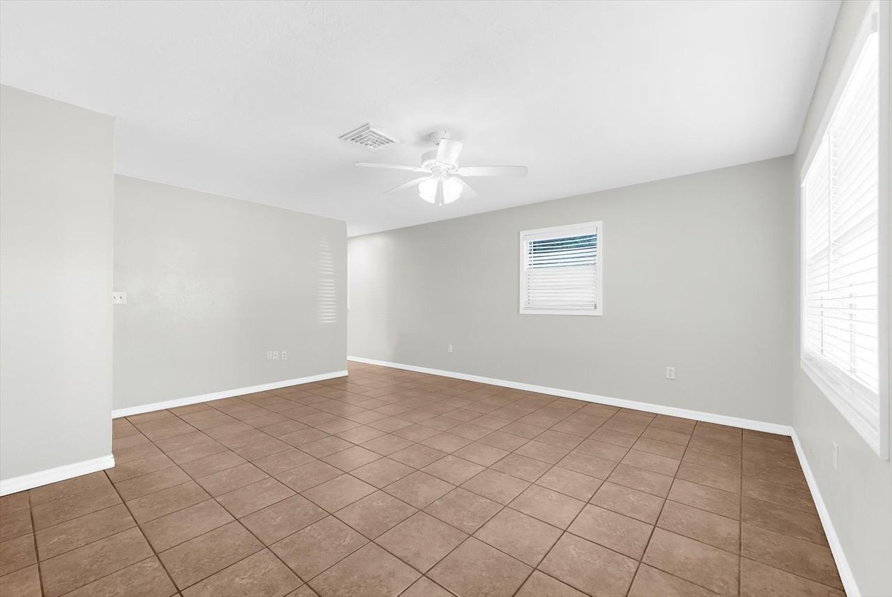 906 66th Ave W #906 - Photo 3 of 16