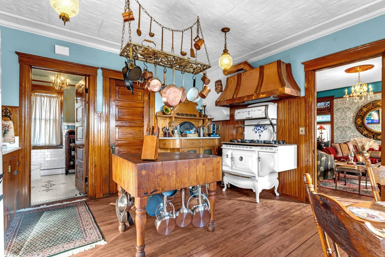 2313 17th St - Photo 4 of 20