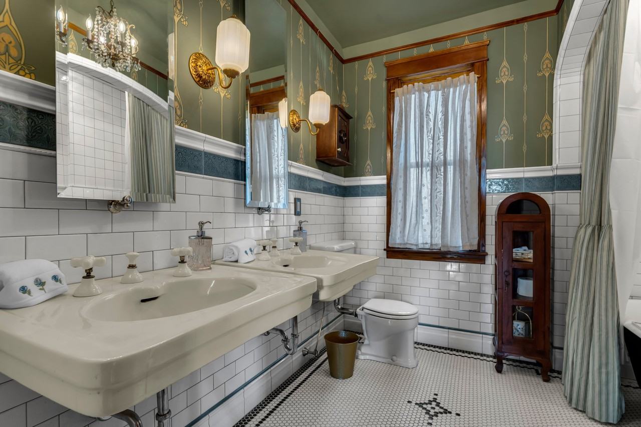 2313 17th St - Photo 5 of 20