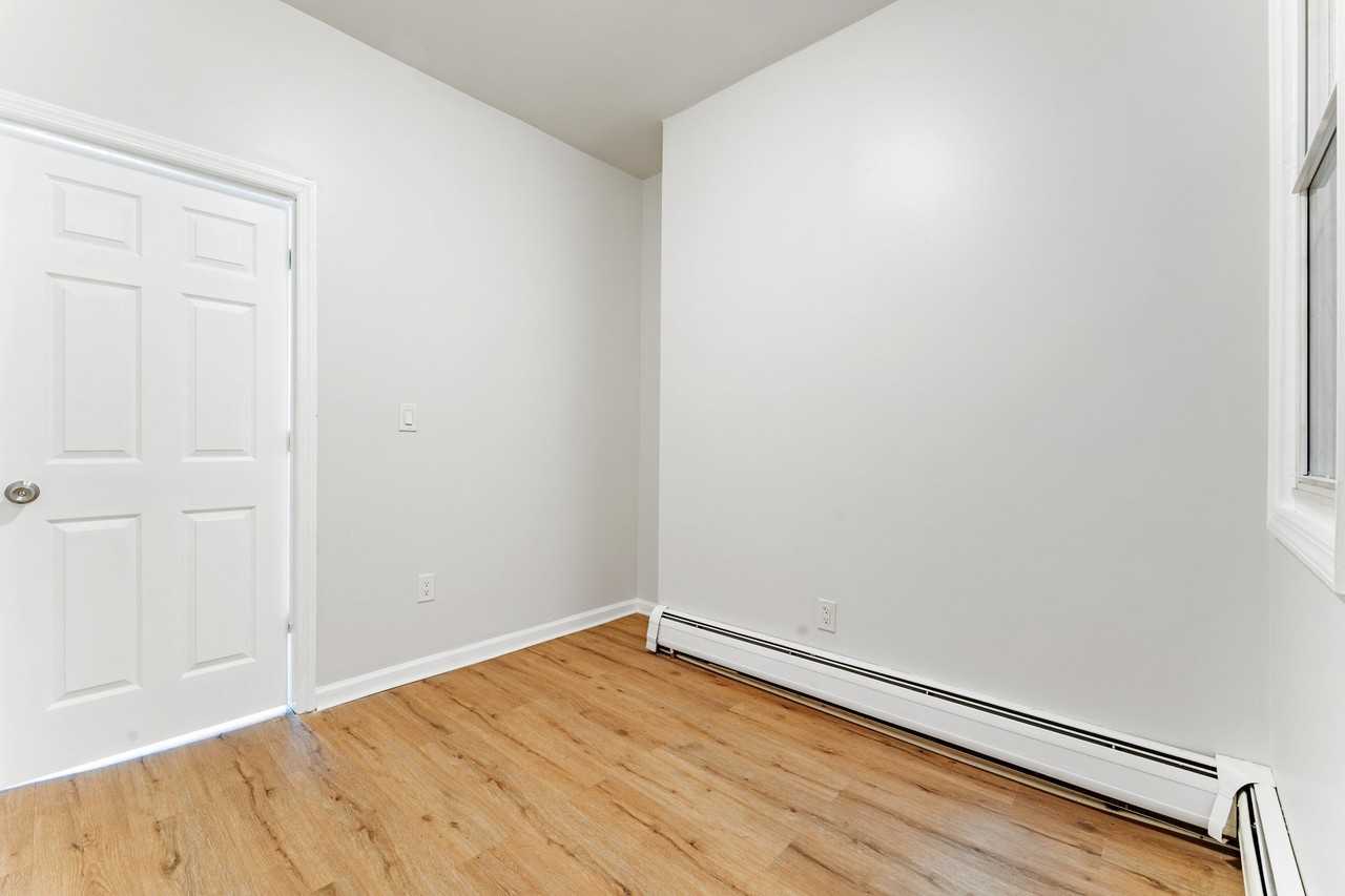 337 Washington St #2 - Photo 5 of 9