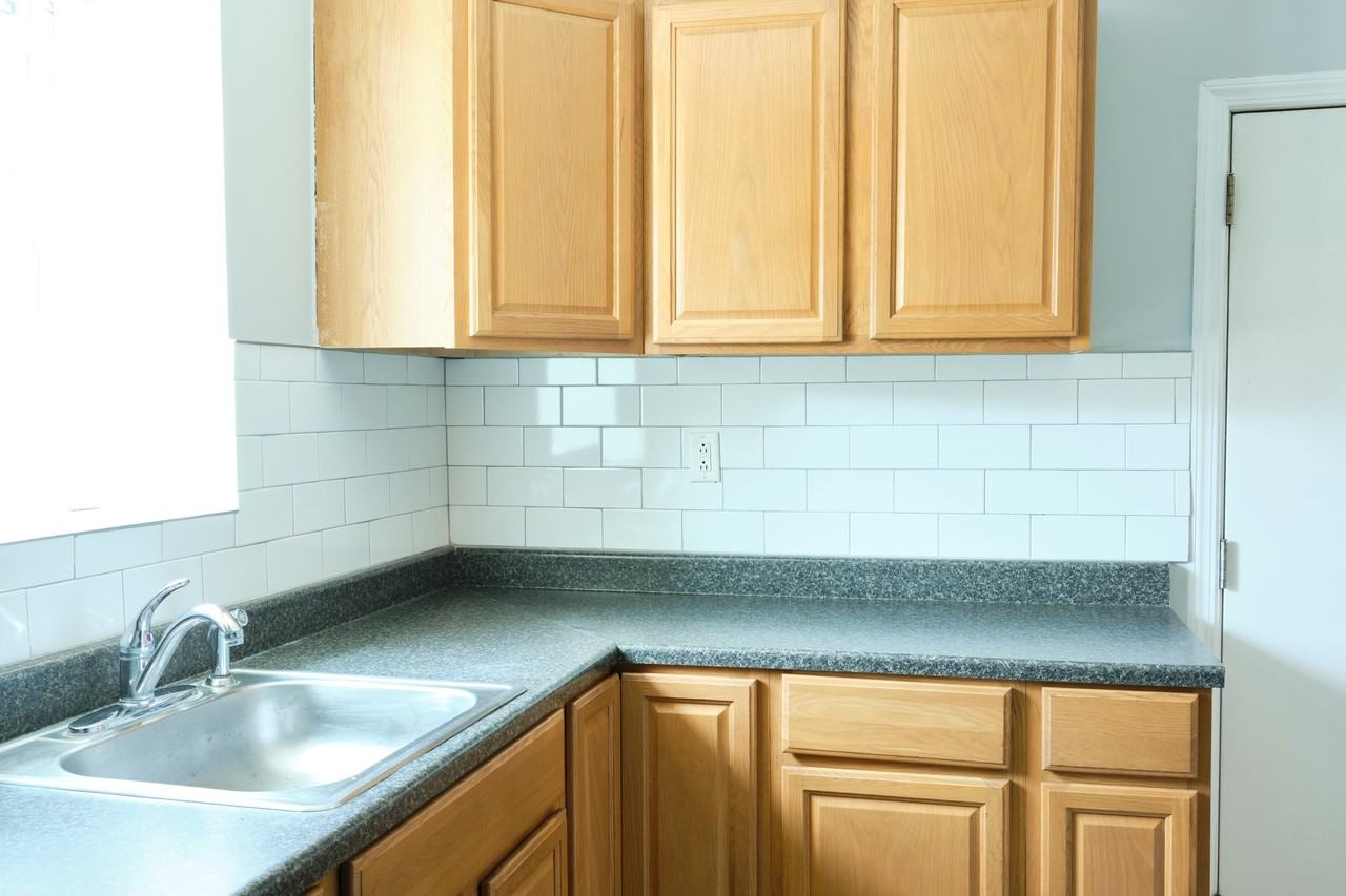 14 Center St - Photo 4 of 17