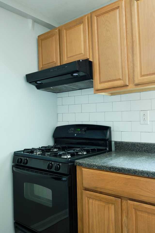 14 Center St - Photo 5 of 17