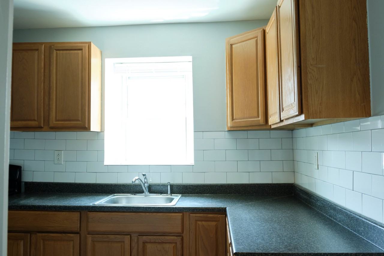 14 Center St - Photo 6 of 17