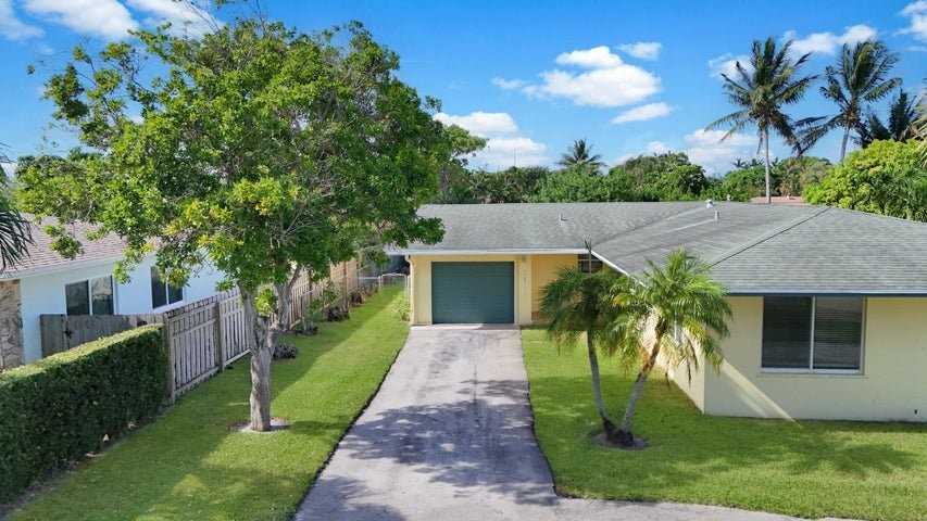 2022 Collier Ave - Photo 2 of 8