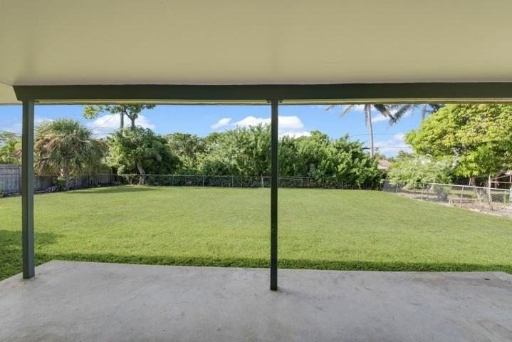 2022 Collier Ave - Photo 3 of 8