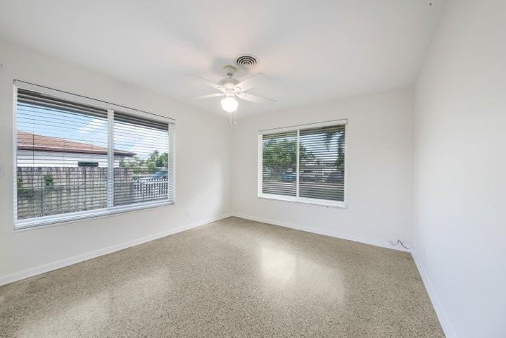 2022 Collier Ave - Photo 6 of 8