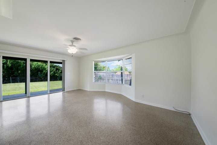 2022 Collier Ave - Photo 7 of 8