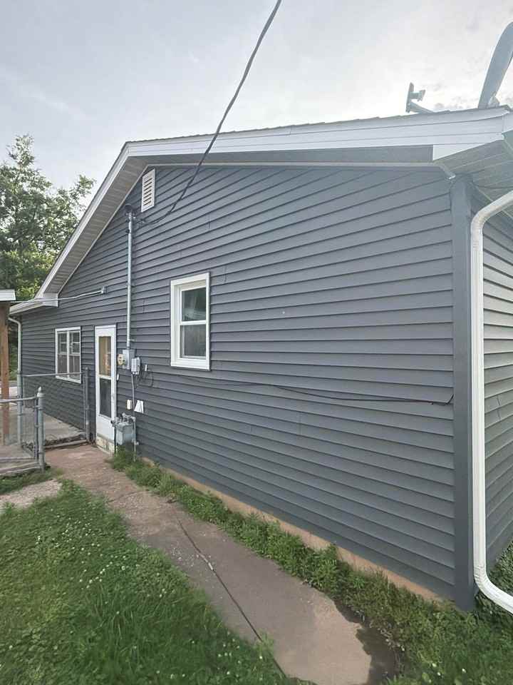 8303 Bluff St - Photo 3 of 17